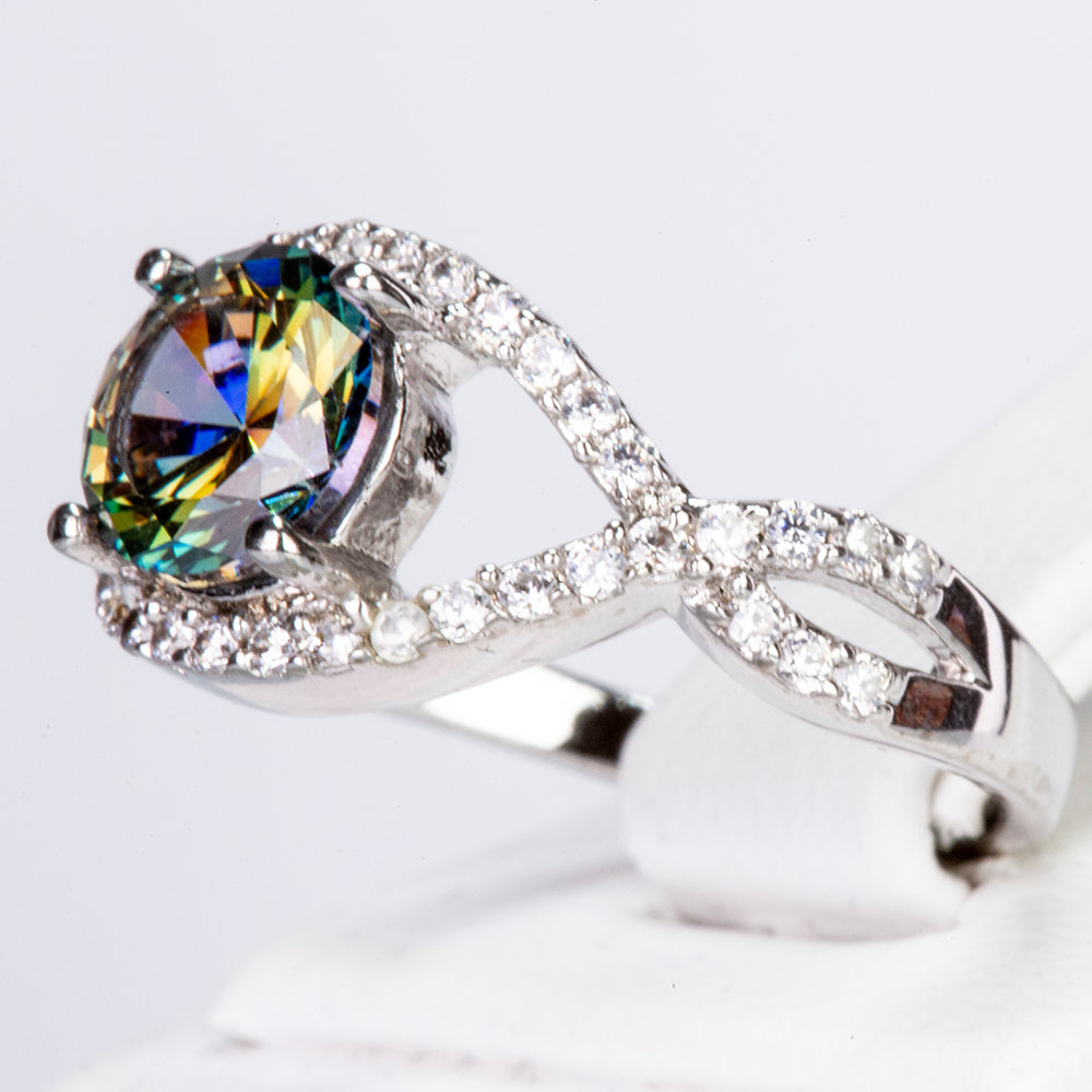 Ring aus goldplattierterr Legierung mit grünem Emporia® Kristall und weißem Emporia® Kristall