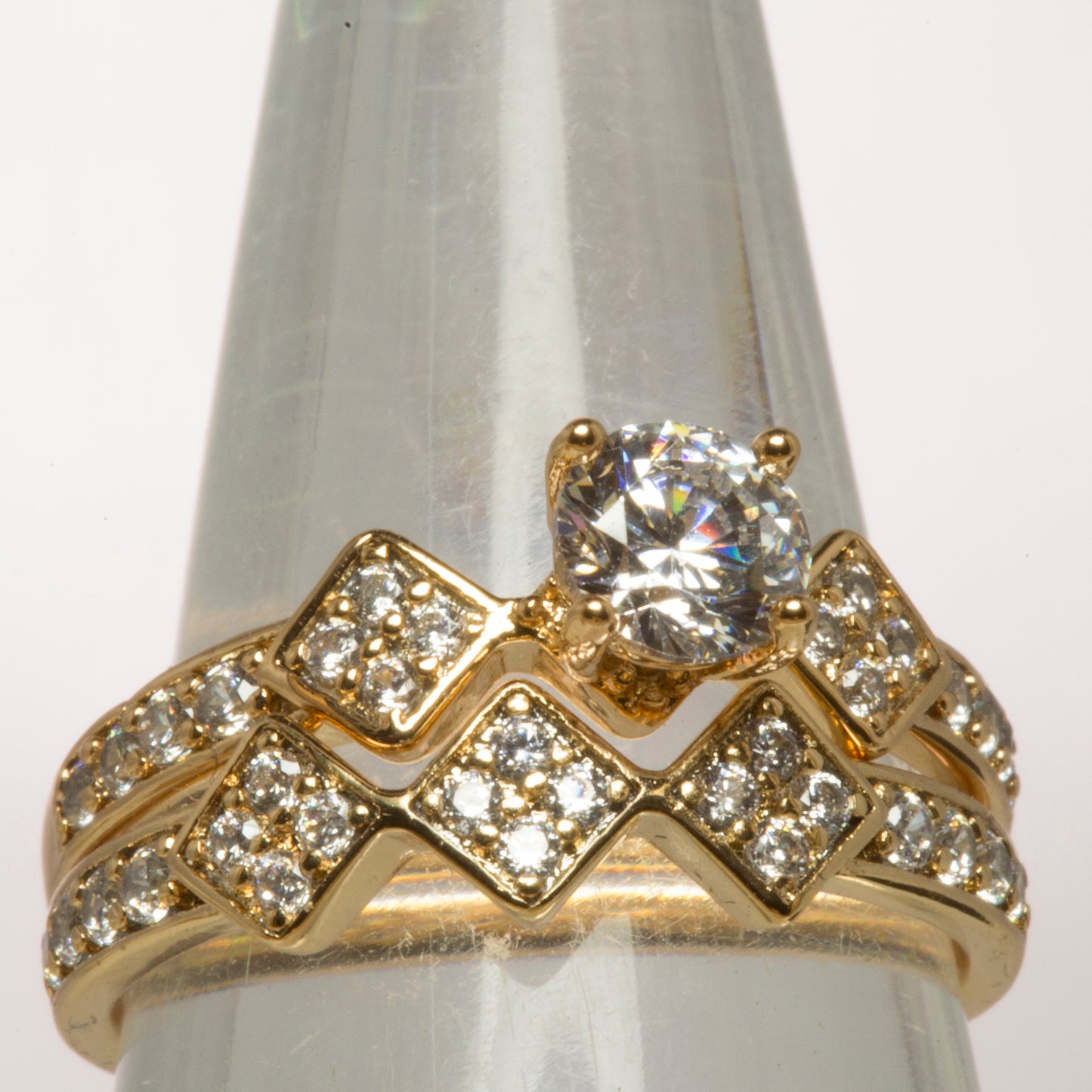 Ring aus goldplattierterr Legierung mit weißem Emporia® Kristall