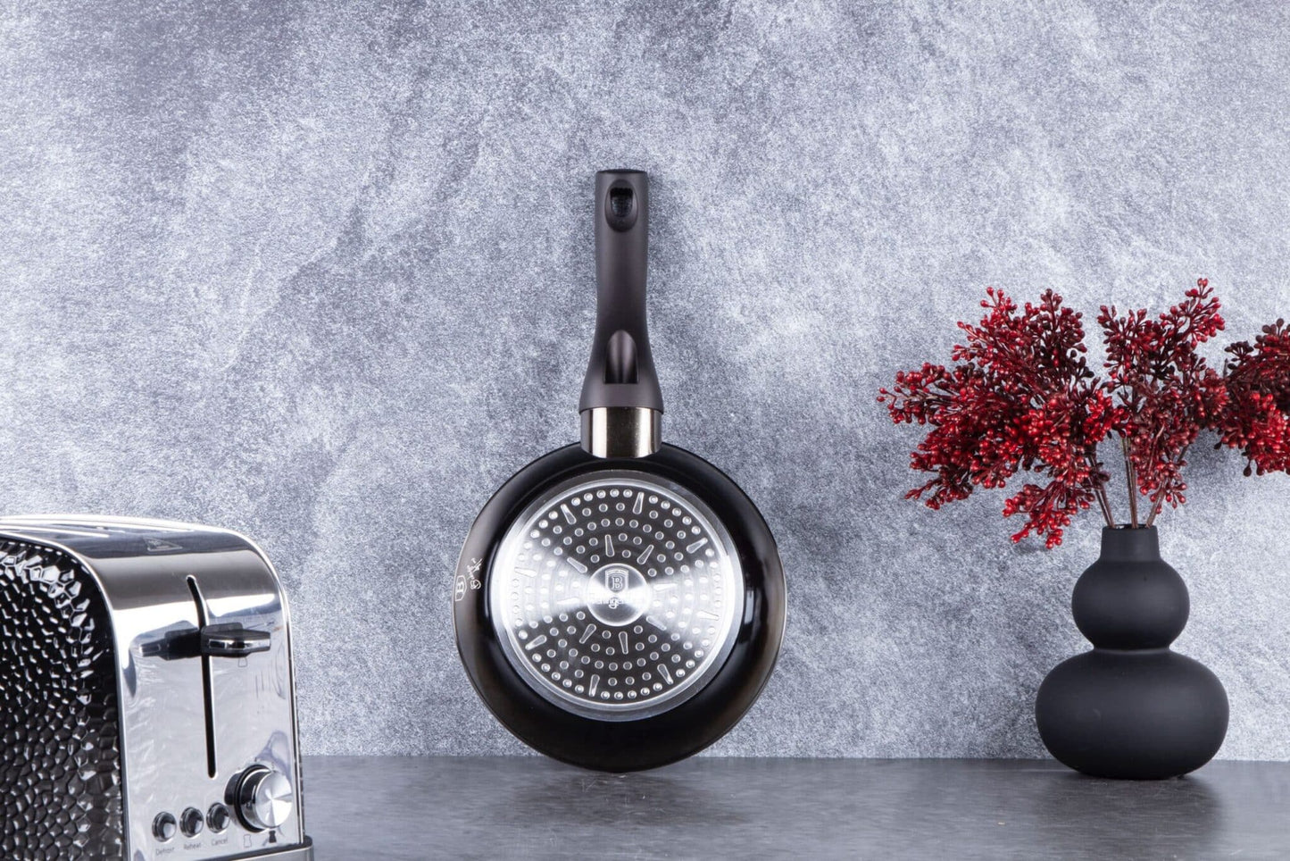 Berlinger Haus Metallic Line Shiny Black Edition Bratpfanne 20 cm, gratis Schutzhülle