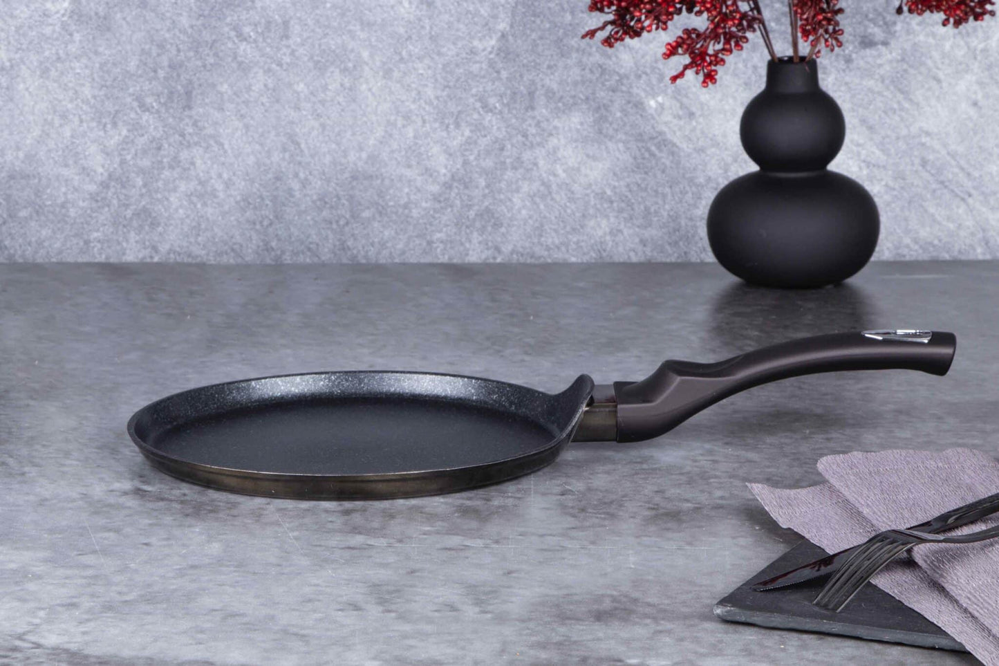 Berlinger Haus Metallic Line Shiny Black Edition Pfannkuchenpfanne, 28 cm, Schutzhülle gratis