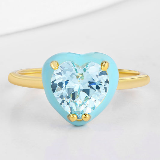 Ring aus goldplattierterr Legierung mit blauem Emporia®-Kristall