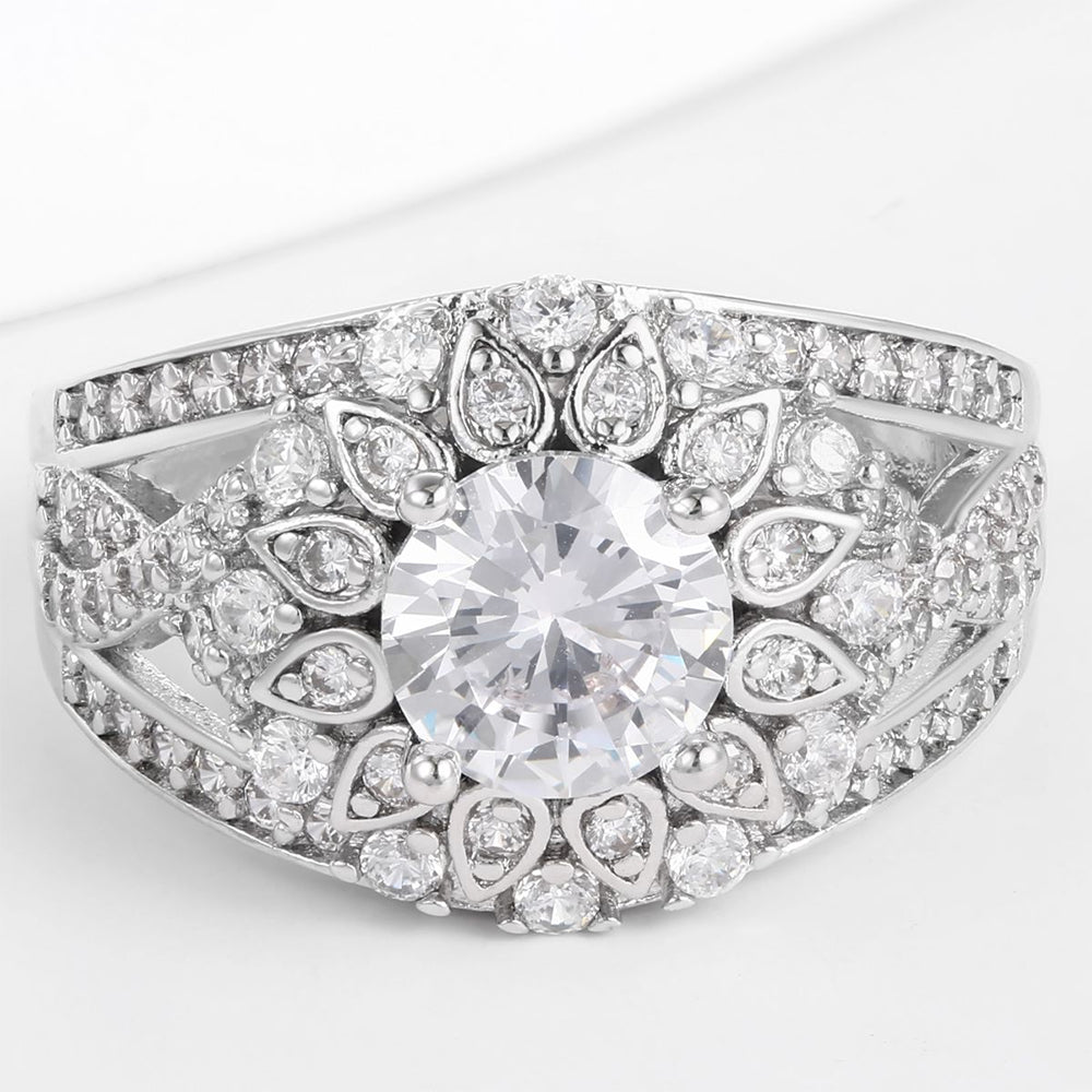 Ring aus goldplattierterr Legierung mit weißem Emporia® Kristall