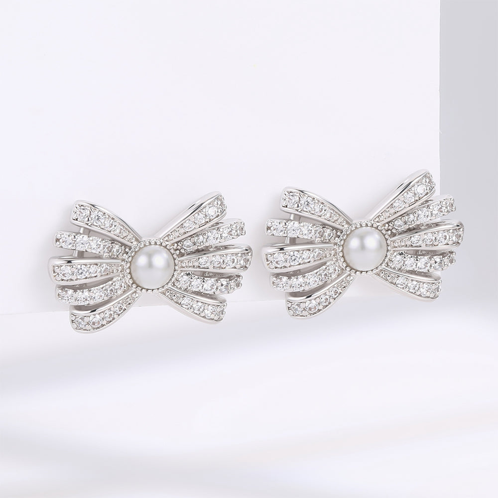 Ohrringe aus goldplattierter Legierung mit weißem Emporia® Kristall