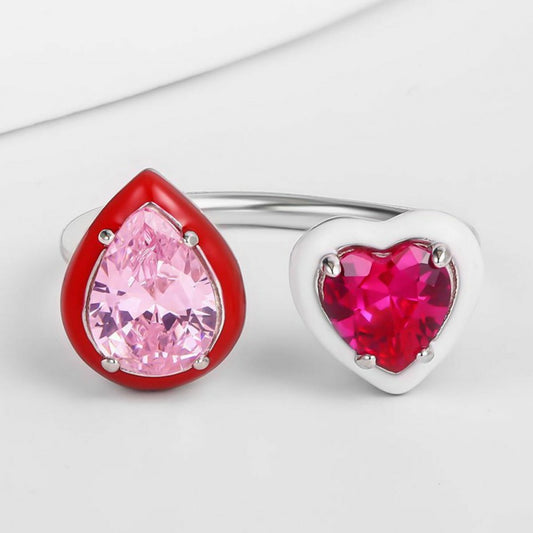 Ring aus goldplattierterr Legierung mit rotem Emporia®-Kristall