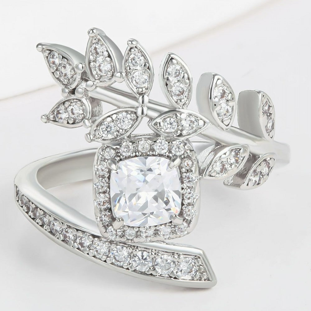 Ring aus goldplattierterr Legierung mit weißem Emporia® Kristall