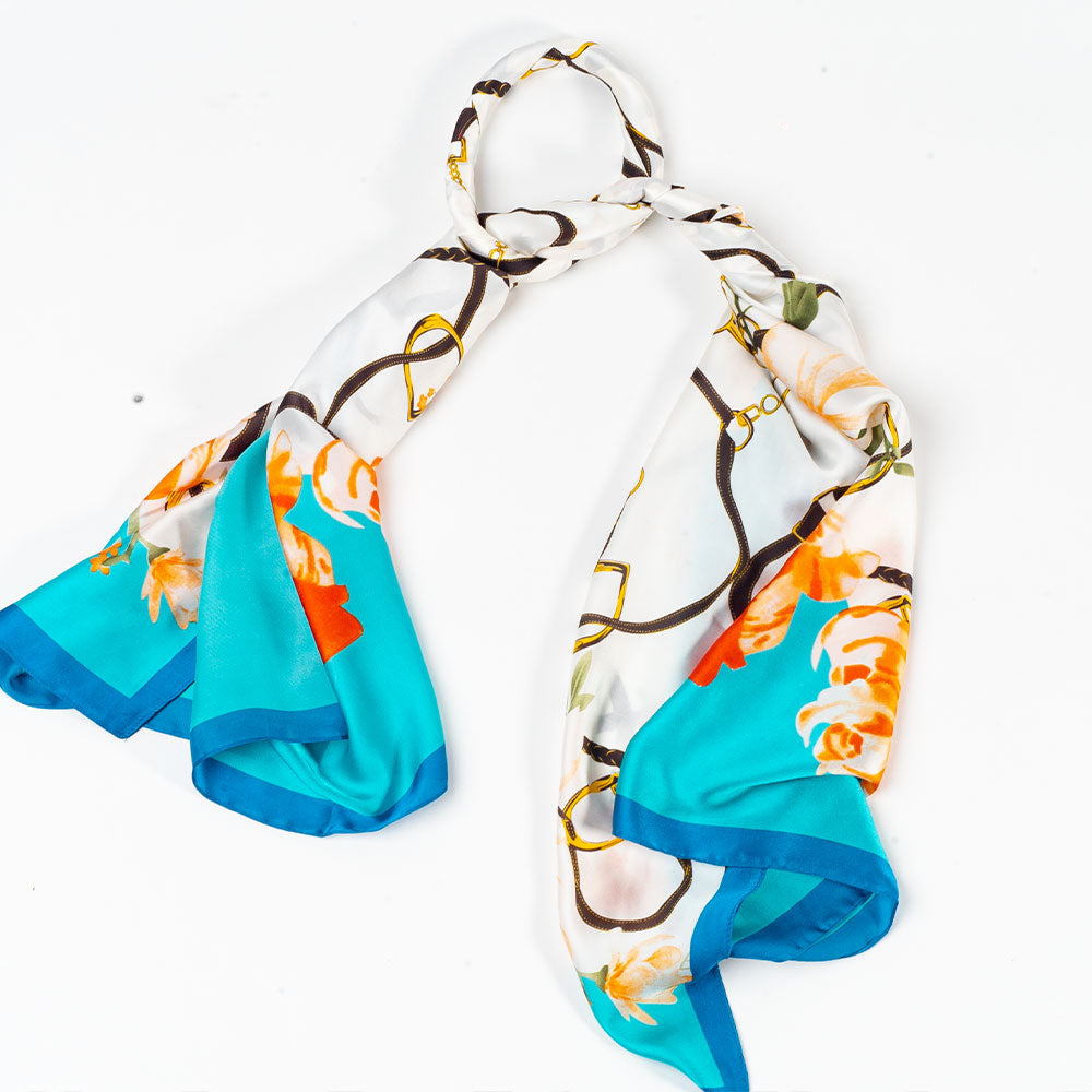 Schal "Florale Umarmung", 85 x 180 cm, Hellblau, 100% vegane Seide