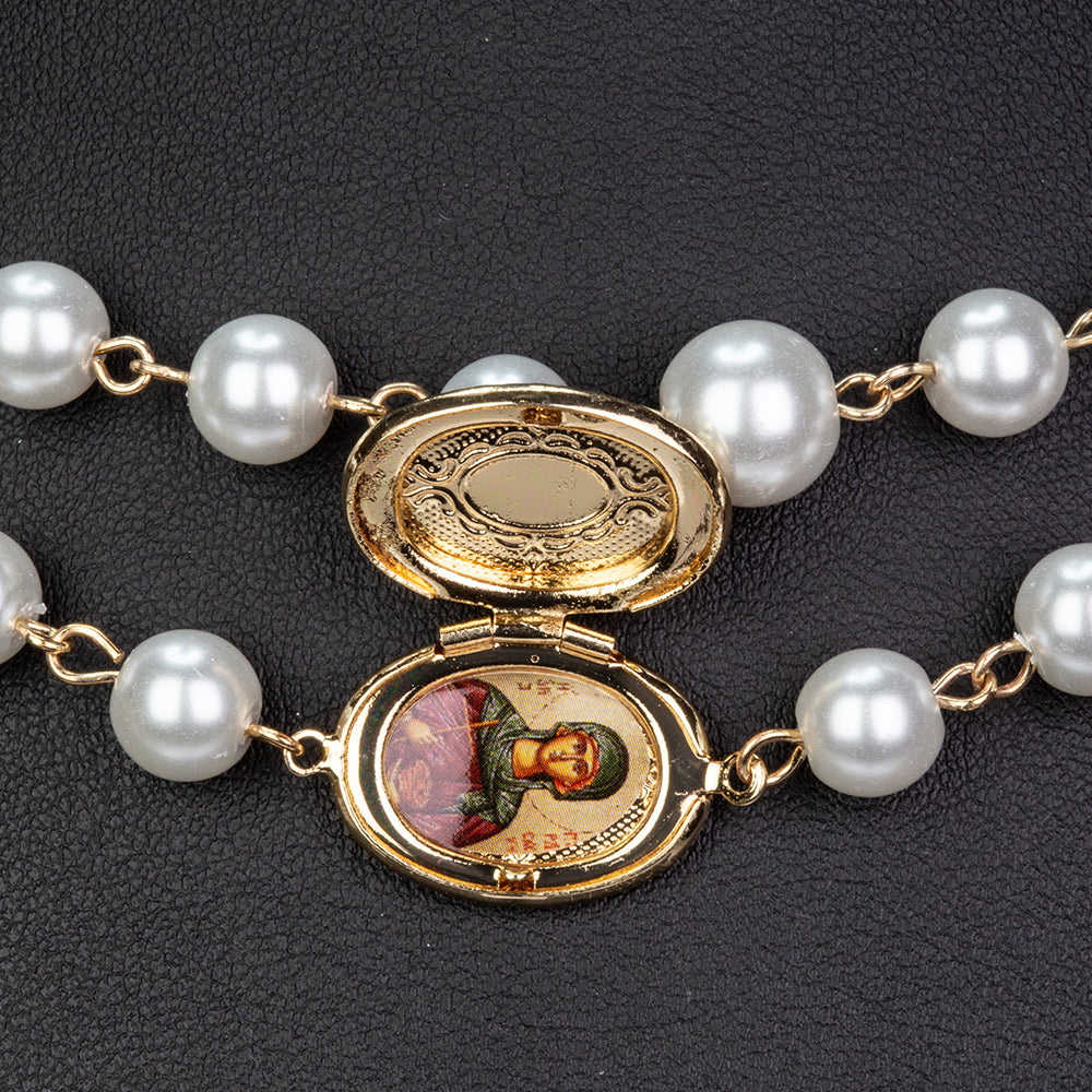 Halskette aus goldplattierter Legierung mit Glasperle