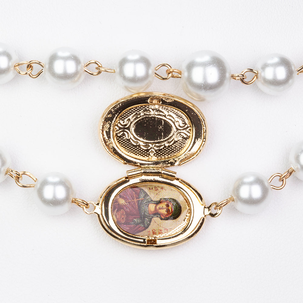 Halskette aus goldplattierter Legierung mit Glasperle