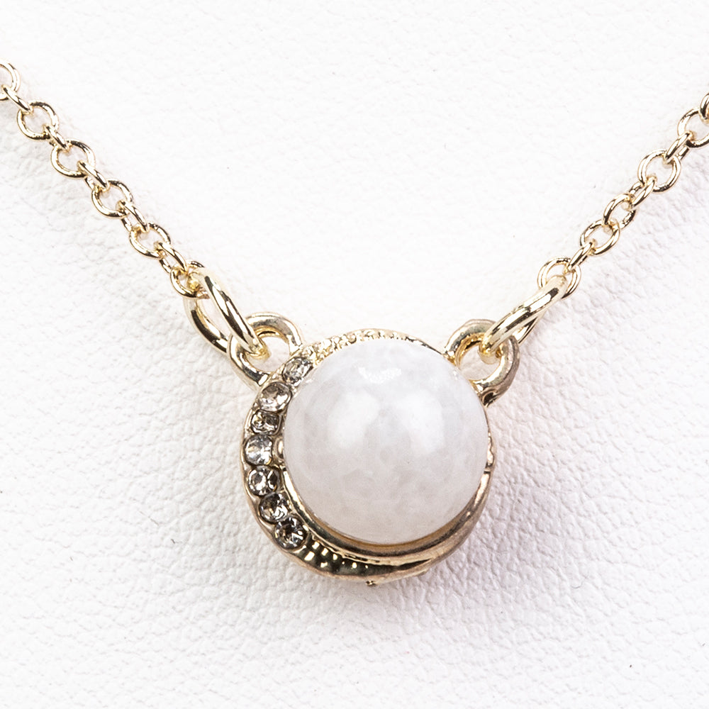Halskette aus goldplattierter Legierung mit Regenbogenmondstein und weißem Emporia® Kristall