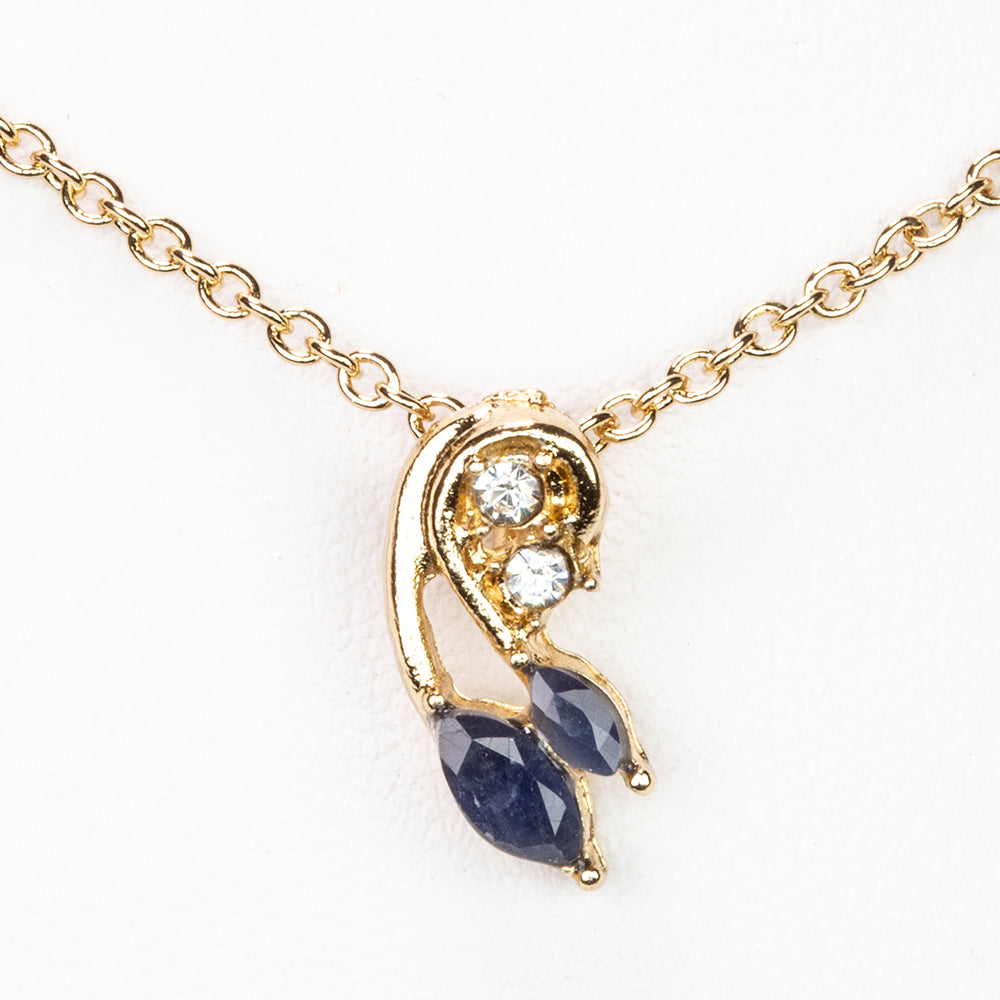 Halskette aus goldplattierter Legierung mit Saphir und weißem Emporia® Kristall