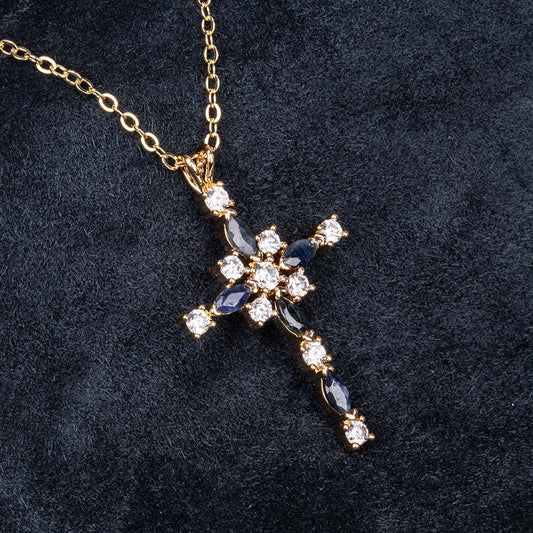 Halskette aus goldplattierter Legierung mit Saphir und weißem Emporia® Kristall