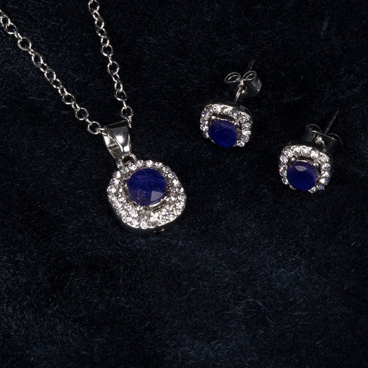Schmuckgarnitur aus aus goldplattierter Legierung mit Saphir und weißem Emporia® Kristall