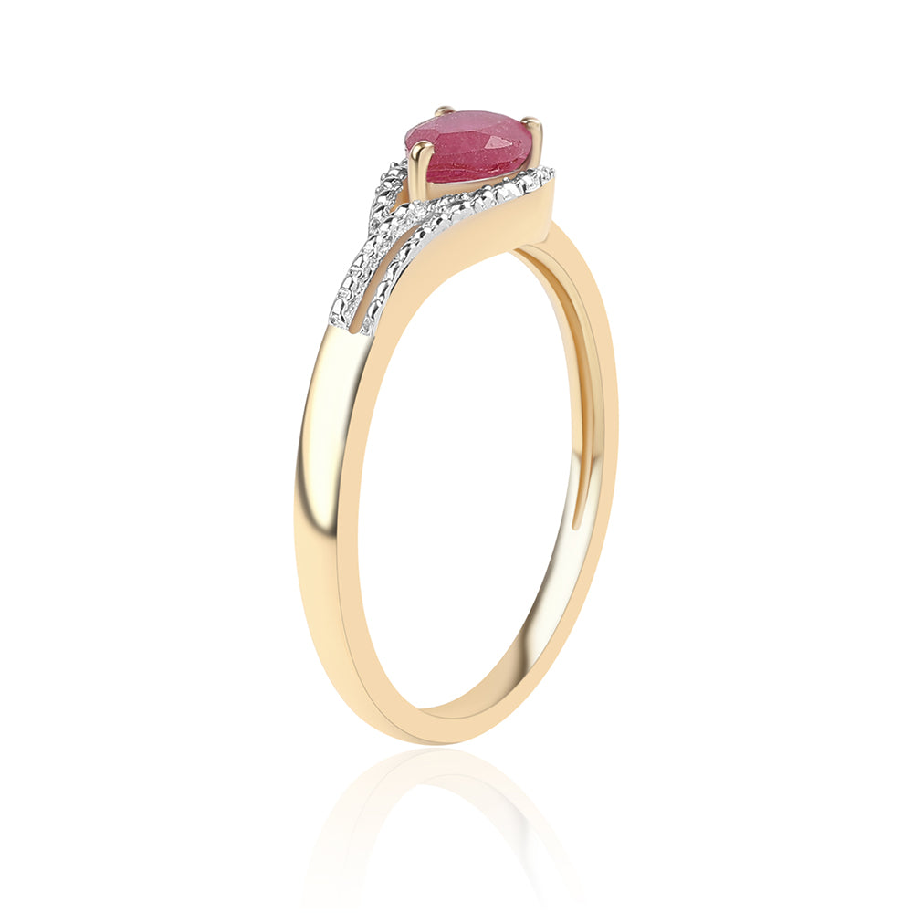 Goldplattierter Silberring mit Rubin aus Mosambik und weißem Topas