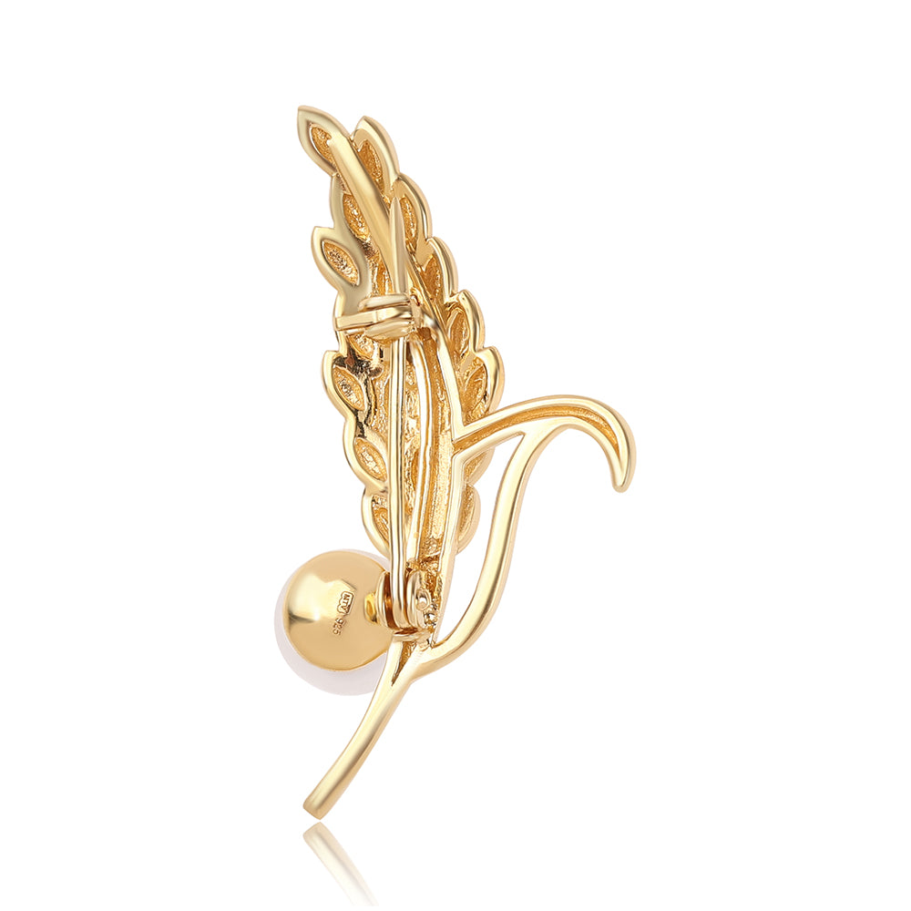 Goldplattierte Silberbrosche mit weißer Süßwasserperle