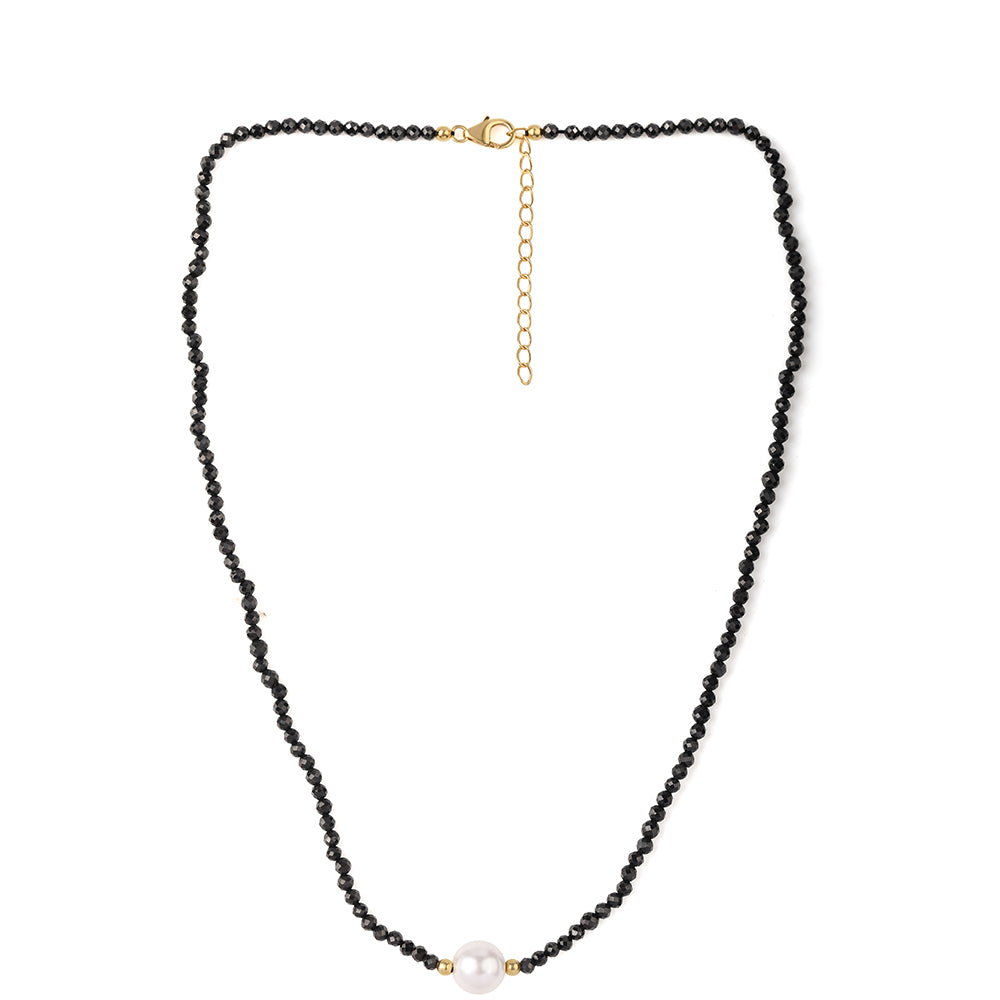 Goldplattierte Silberhalskette mit schwarzem Spinell und weißer Süßwasserperle