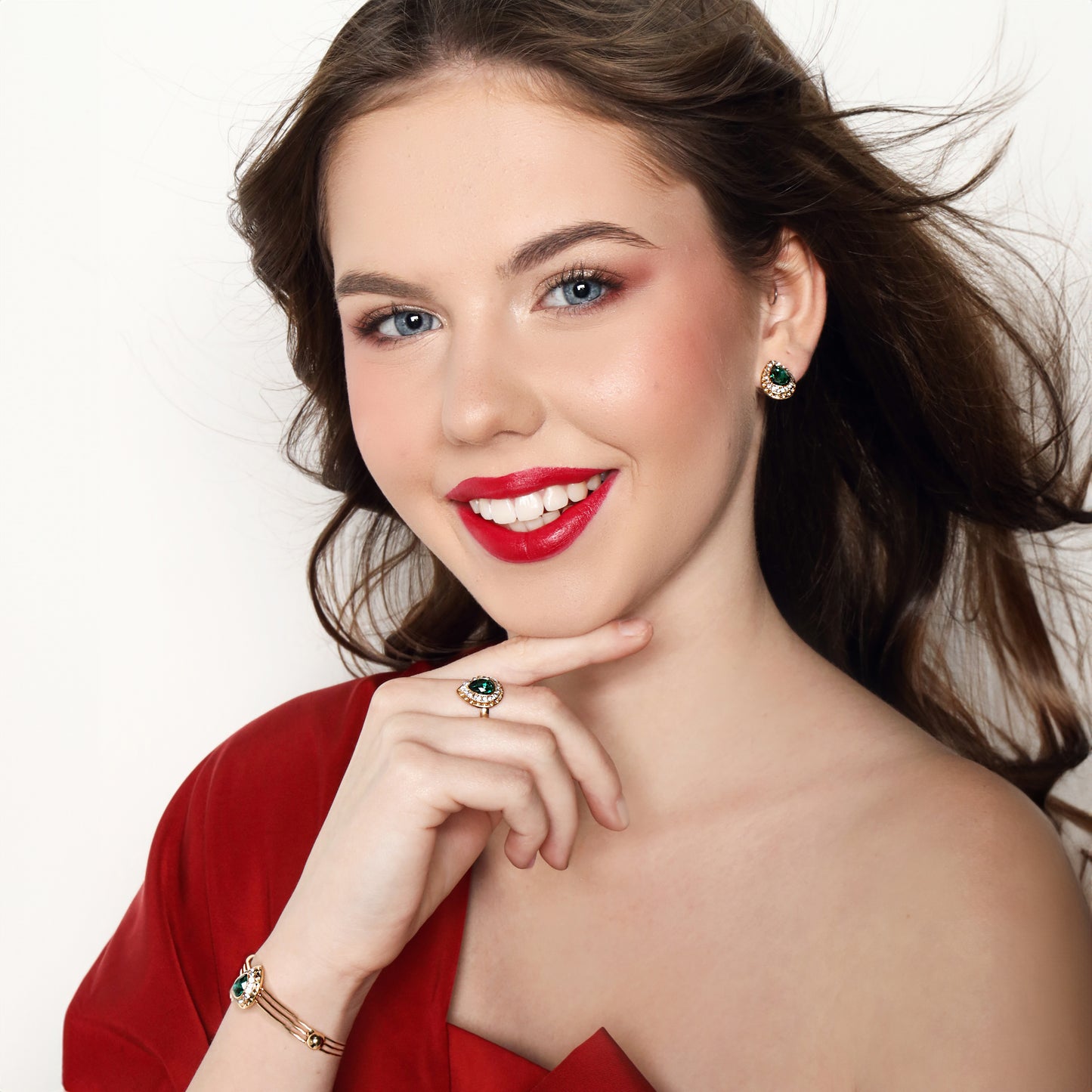 Schmuckgarnitur aus aus goldplattierter Legierung mit grünem Emporia® Kristall