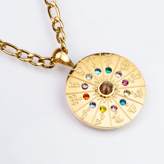 Halskette aus goldplattierter Legierung mit Tigerauge