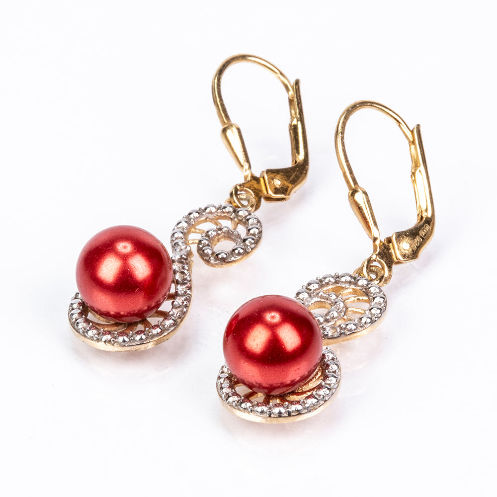 Goldplattierte Silberohrringe mit roter Süßwasserperle und weißem Topas