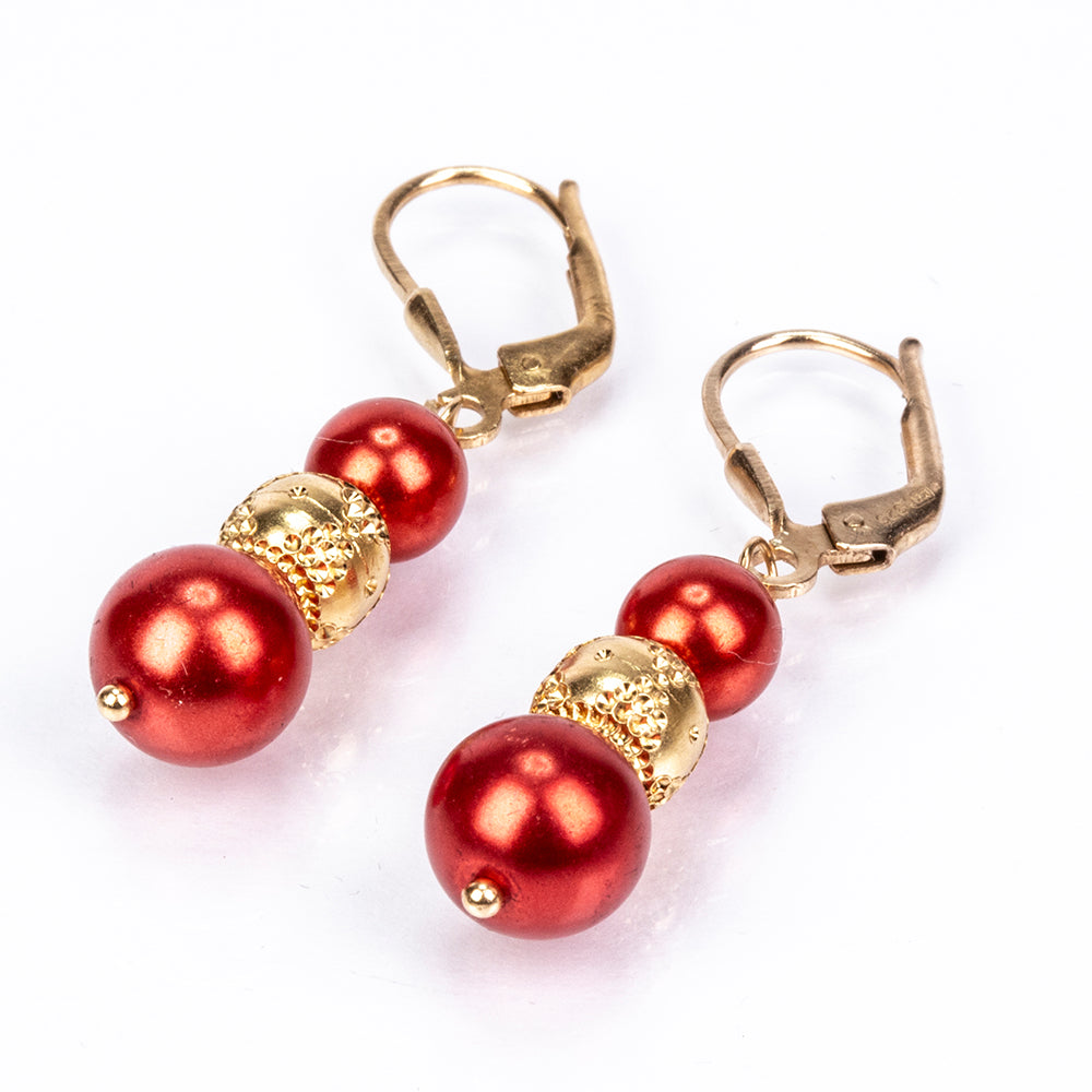 Goldplattierte Silberohrringe mit roter Süßwasserperle