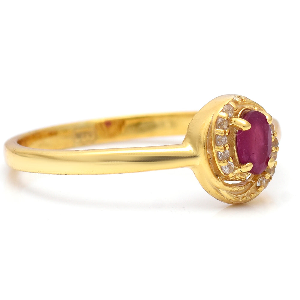 Goldplattierter Silberring mit Rubin aus Madagaskar und weißem Topas