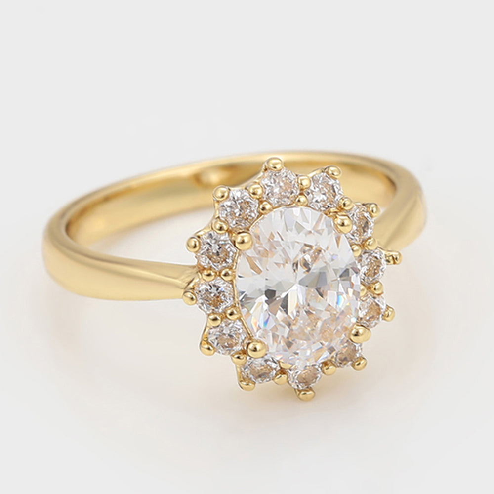Ring aus goldplattierterr Legierung mit weißem Emporia® Kristall