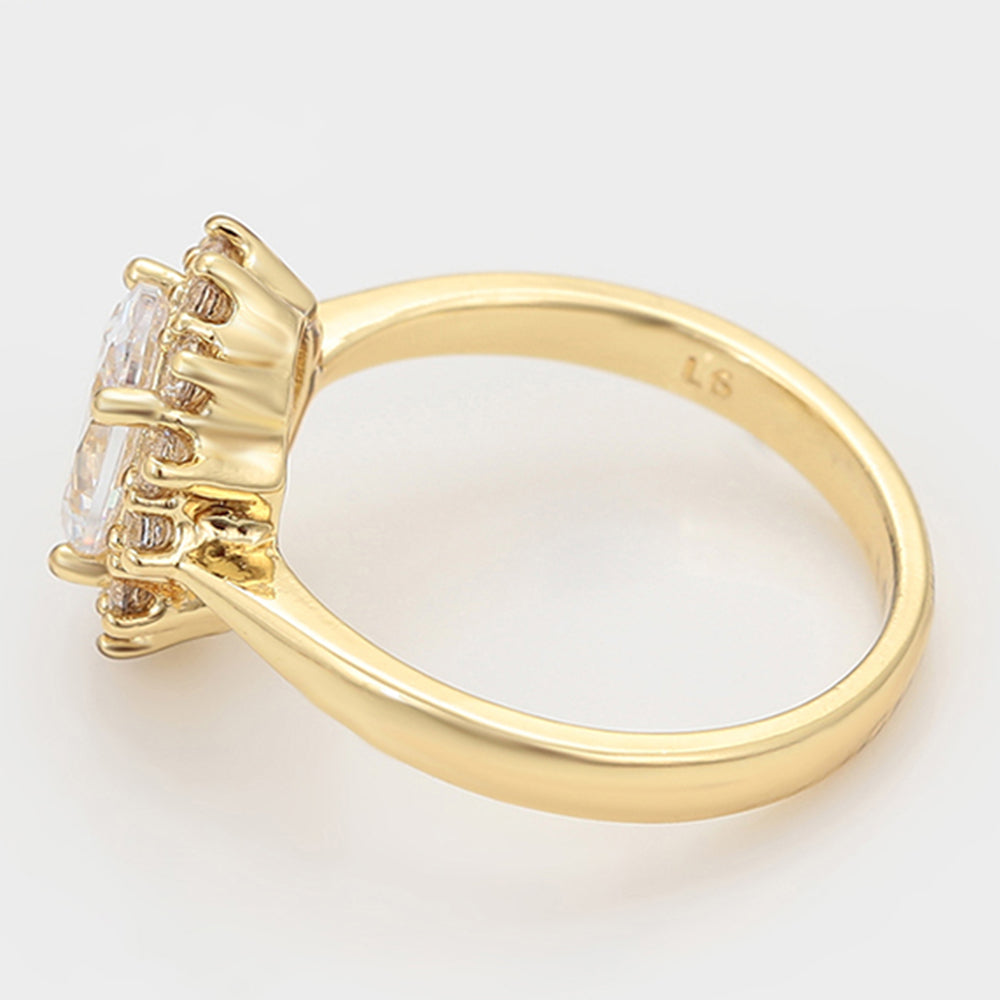 Ring aus goldplattierterr Legierung mit weißem Emporia® Kristall