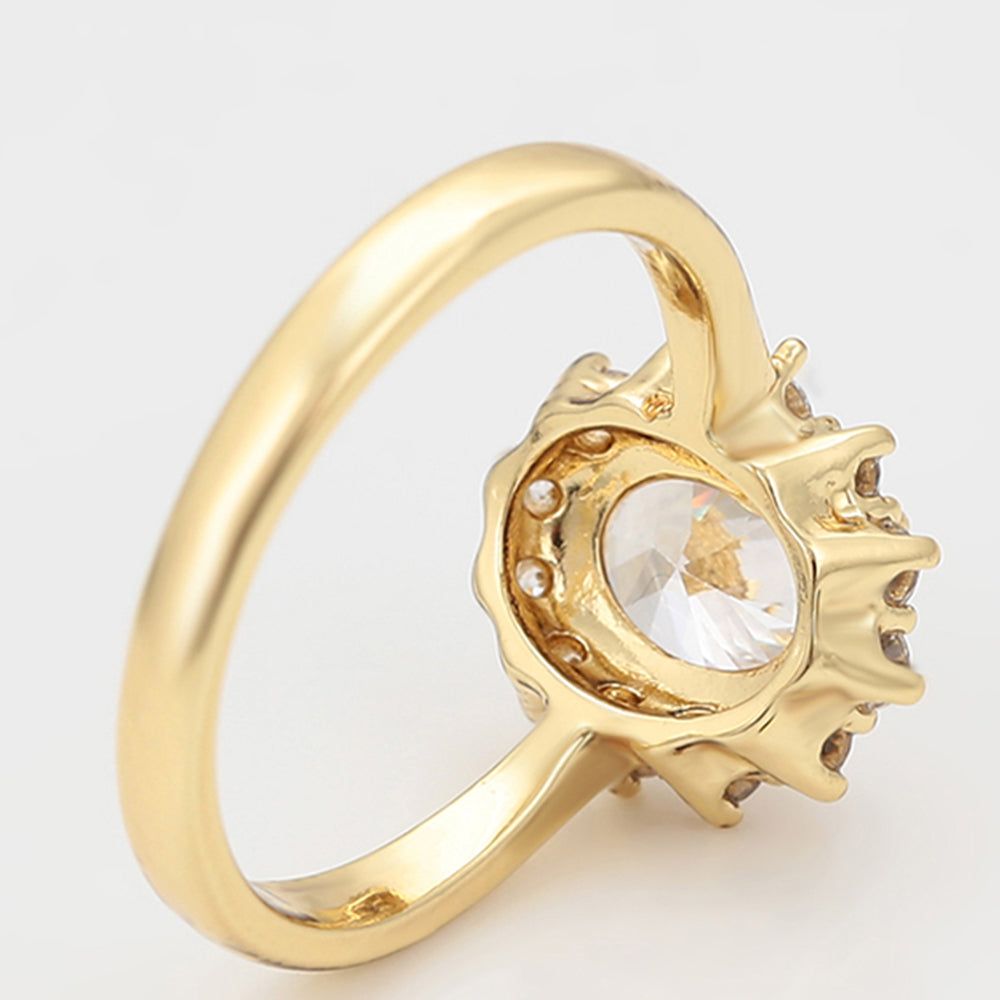 Ring aus goldplattierterr Legierung mit weißem Emporia® Kristall