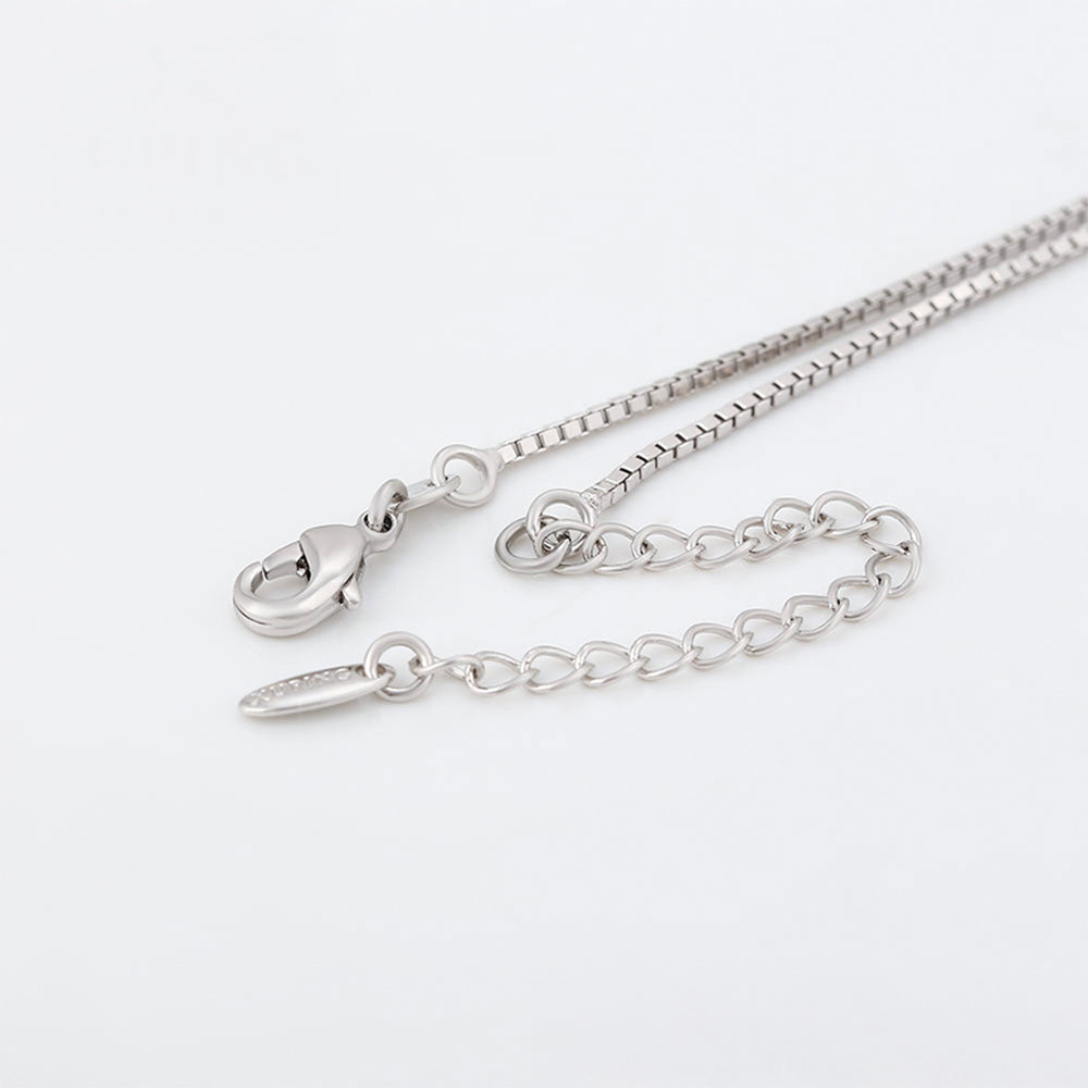 Halskette aus goldplattierter Legierung mit rotem Emporia®-Kristall