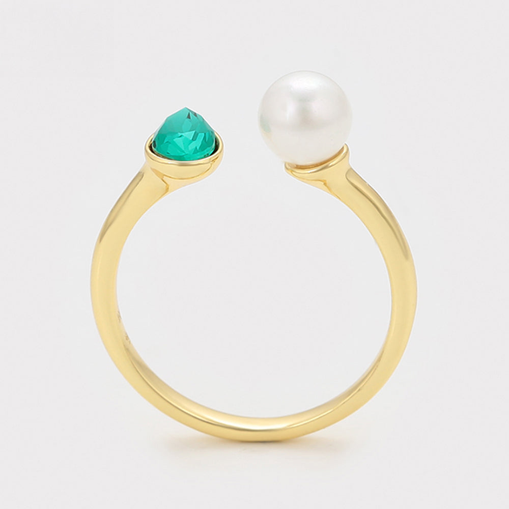 Ring aus goldplattierterr Legierung mit Glasperle und grünem Emporia® Kristall