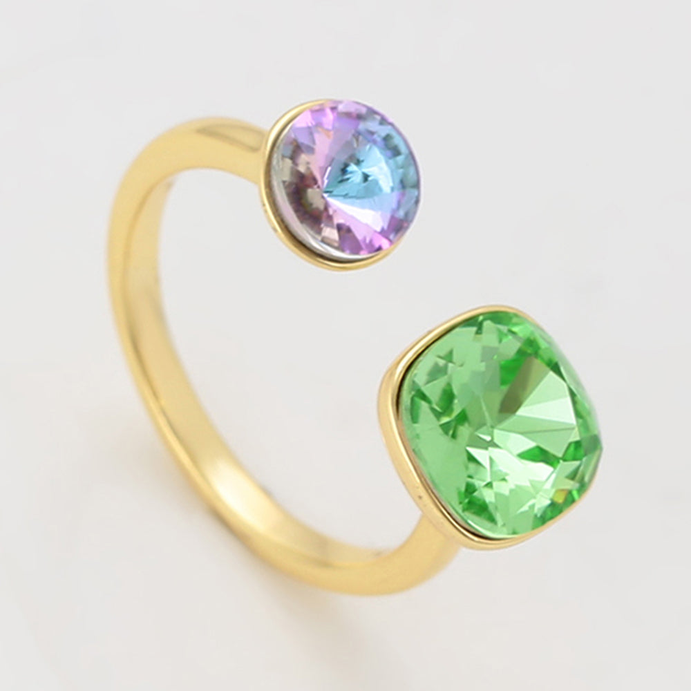 Ring aus goldplattierterr Legierung mit grünem Emporia® Kristall und purpurfarbenem Emporia® Kristall