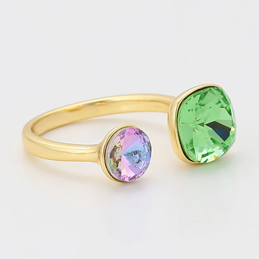 Ring aus goldplattierterr Legierung mit grünem Emporia® Kristall und purpurfarbenem Emporia® Kristall
