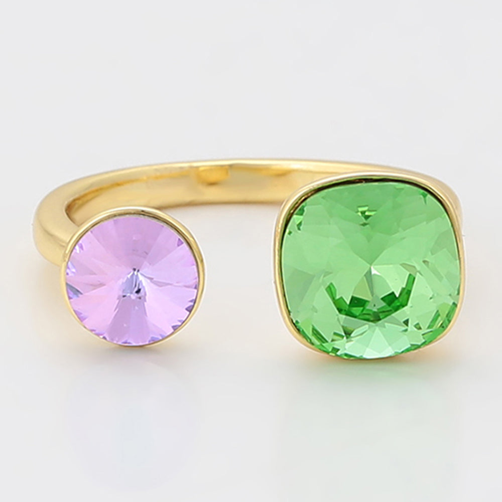Ring aus goldplattierterr Legierung mit grünem Emporia® Kristall und purpurfarbenem Emporia® Kristall