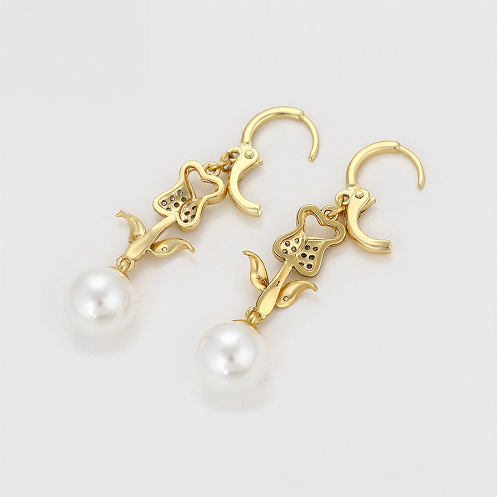 Ohrringe aus goldplattierter Legierung mit Glasperle und weißem Emporia® Kristall 4