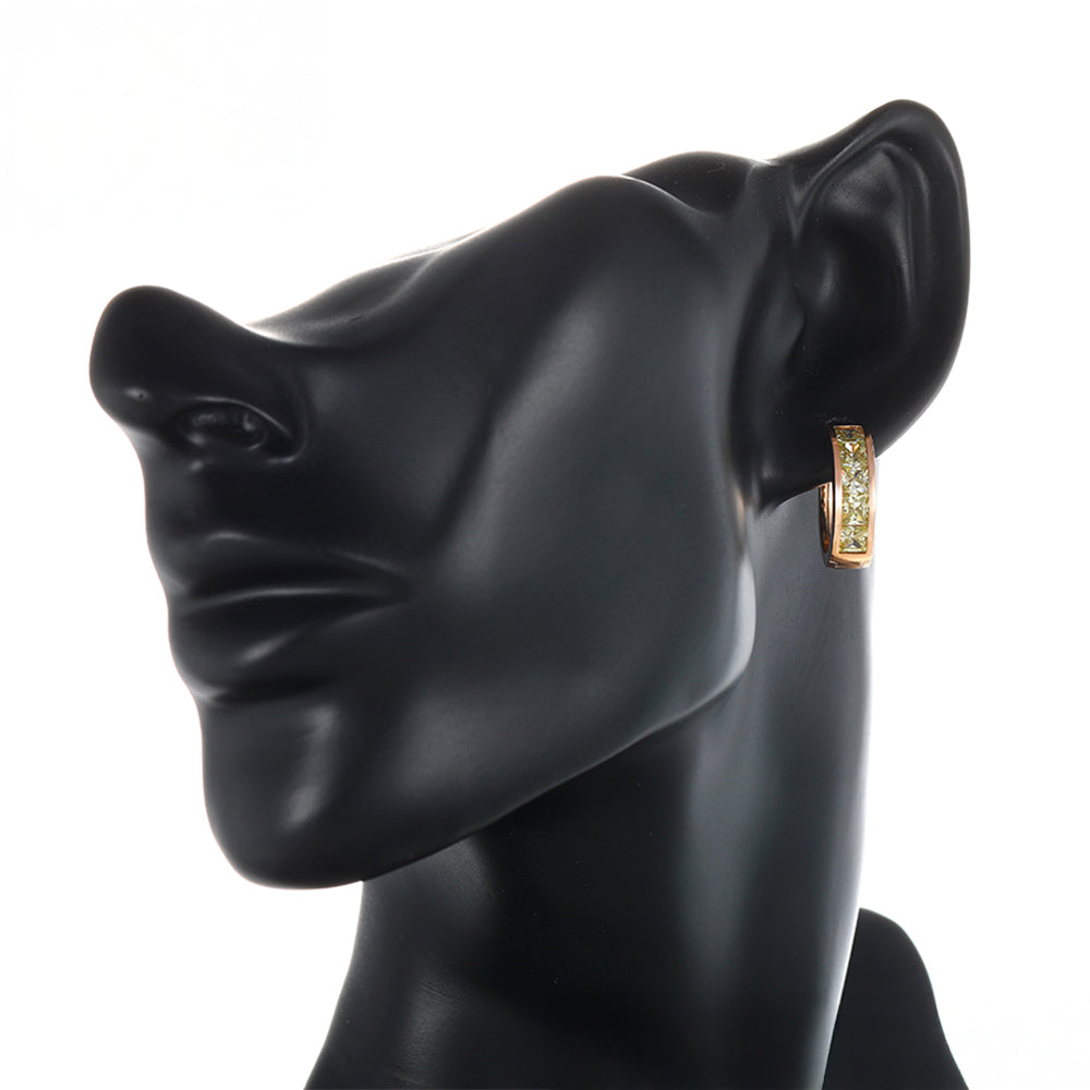 Ohrringe aus goldplattierter Legierung mit grünem Emporia® Kristall