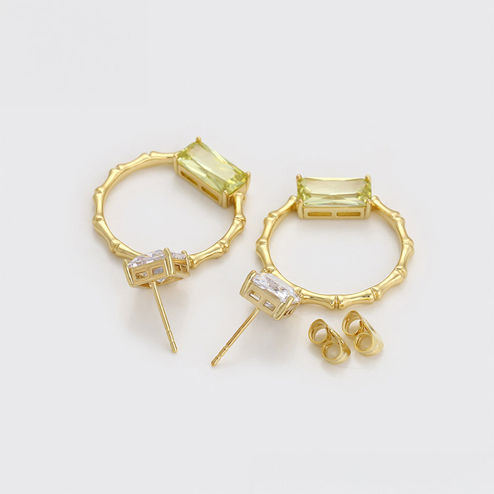 Ohrringe aus goldplattierter Legierung mit grünem Emporia® Kristall und weißem Emporia® Kristall 6