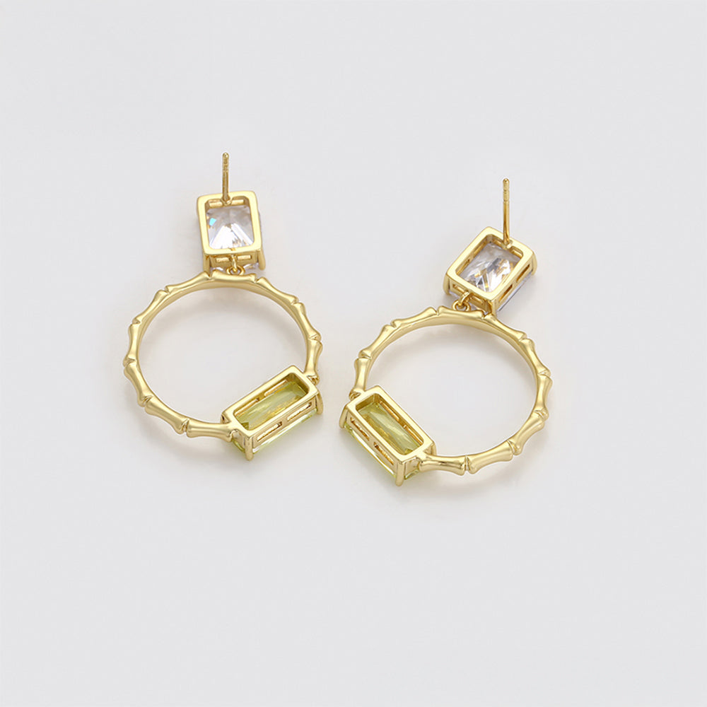 Ohrringe aus goldplattierter Legierung mit grünem Emporia® Kristall und weißem Emporia® Kristall 7