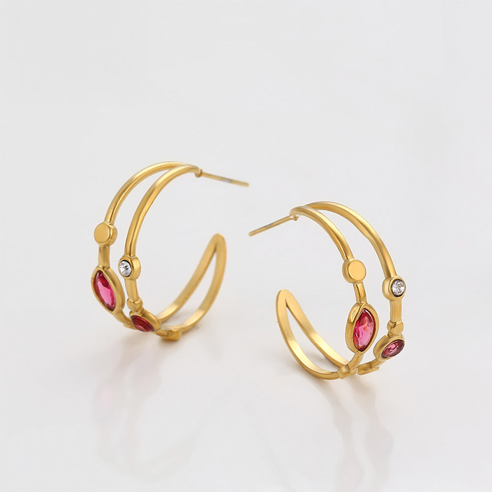 Ohrringe aus goldplattierter Legierung mit rotem Emporia®-Kristall und weißem Emporia® Kristall 3