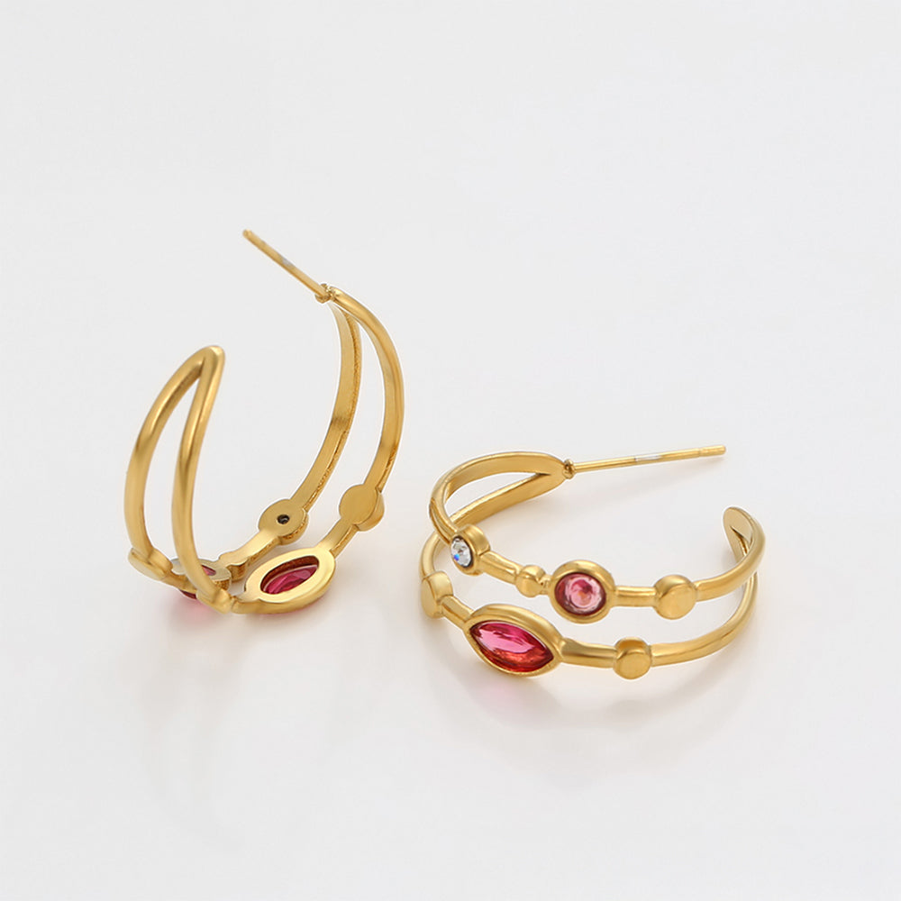 Ohrringe aus goldplattierter Legierung mit rotem Emporia®-Kristall und weißem Emporia® Kristall 6