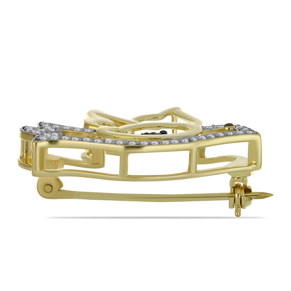 Goldplattierte Silberbrosche mit blauem Diamant und weißem Topas