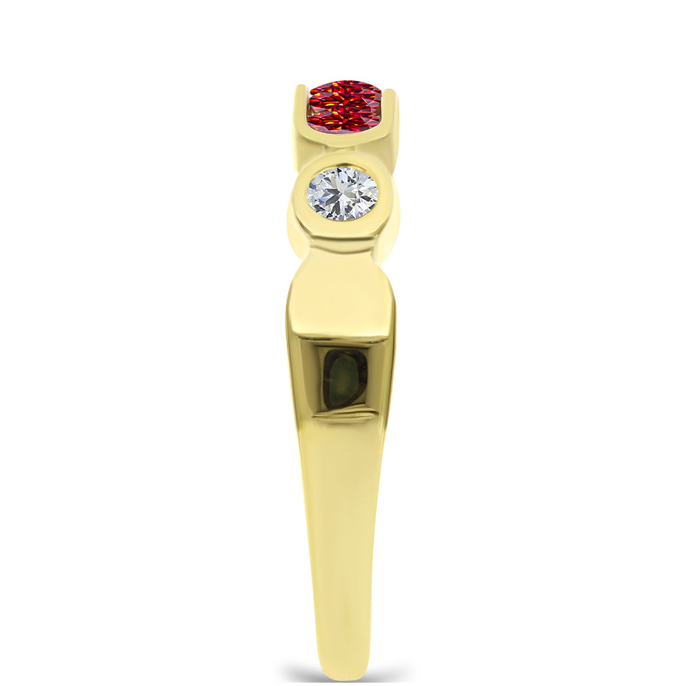 Goldplattierter Silberring mit majestätischem rotem Moissanit und weißem Topas