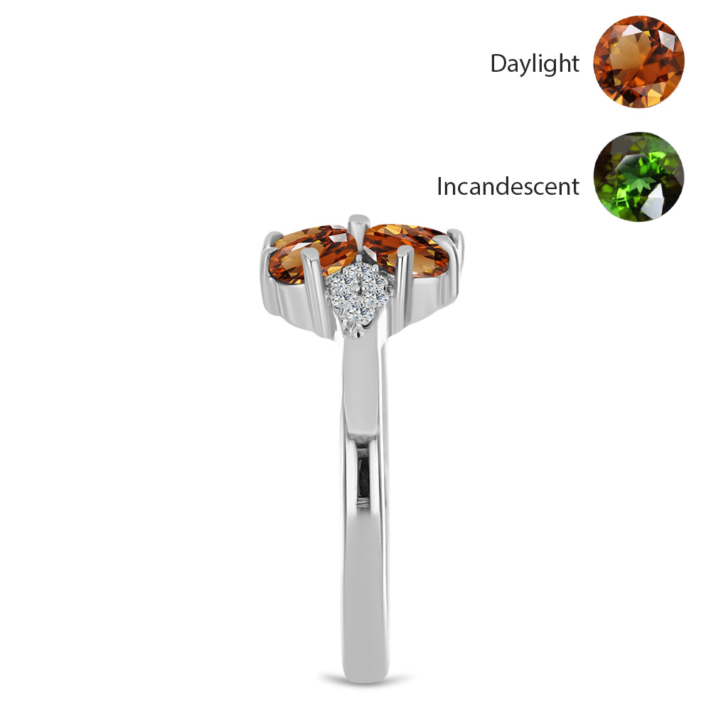 Silberring mit zertifiziertem laborgezüchteten Zultanit aus Anatolien und weißem Topas