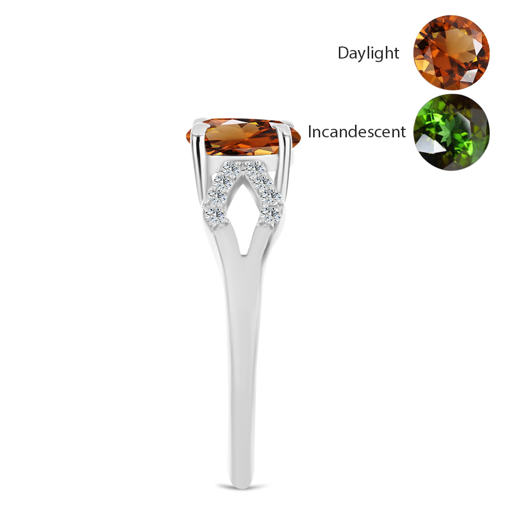 Silberring mit zertifiziertem laborgezüchteten Zultanit aus Anatolien und weißem Topas