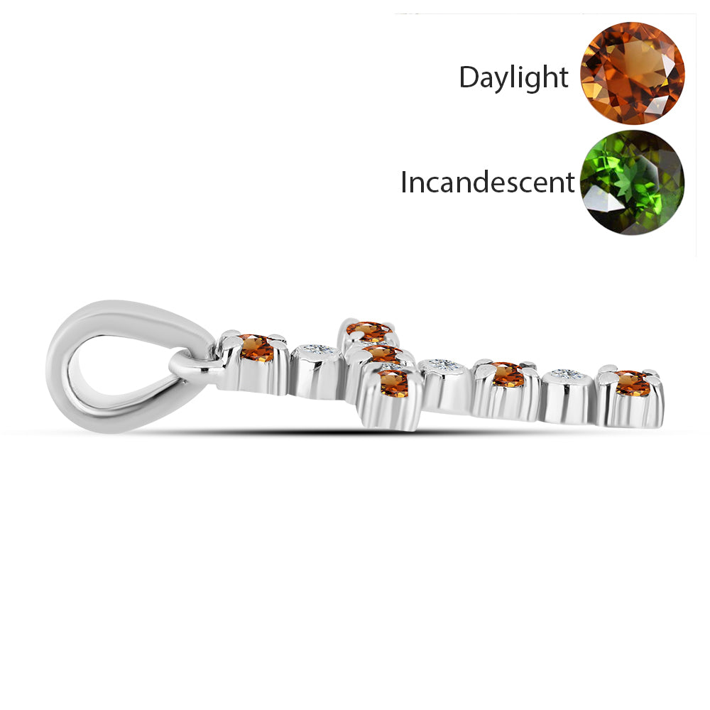 Silberanhänger mit zertifiziertem laborgezüchteten Zultanit aus Anatolien und weißem Topas