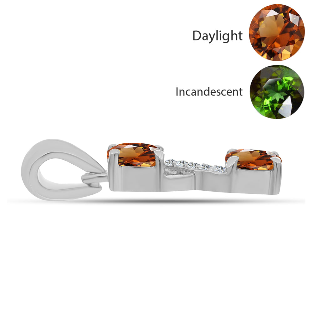 Silberanhänger mit zertifiziertem laborgezüchteten Zultanit aus Anatolien und weißem Topas