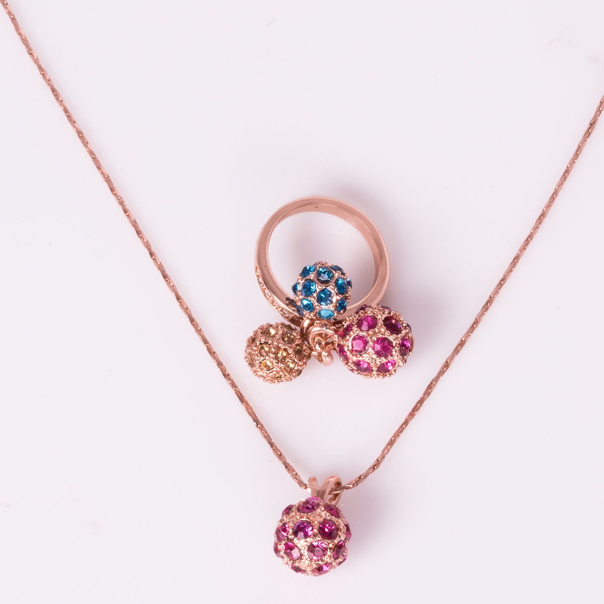 Schmuckgarnitur aus aus goldplattierter Legierung mit mehrfarbigem Emporia® Kristall