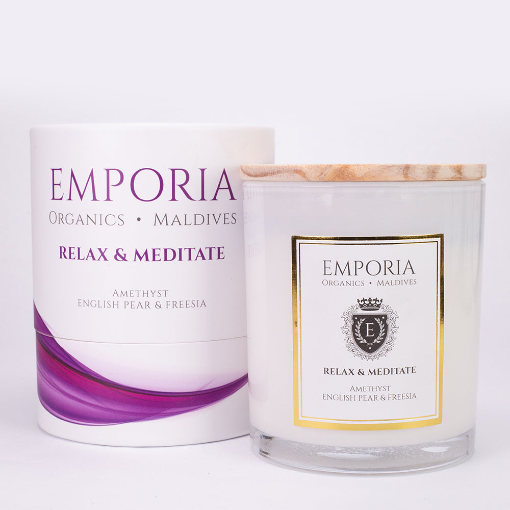 Emporia Organics Duftkerze im Glas: Malediven - RELAX & MEDITATE, mit Amethyst, Duft: englische Birne und Freesie, 100% Sojawachs, 230 g