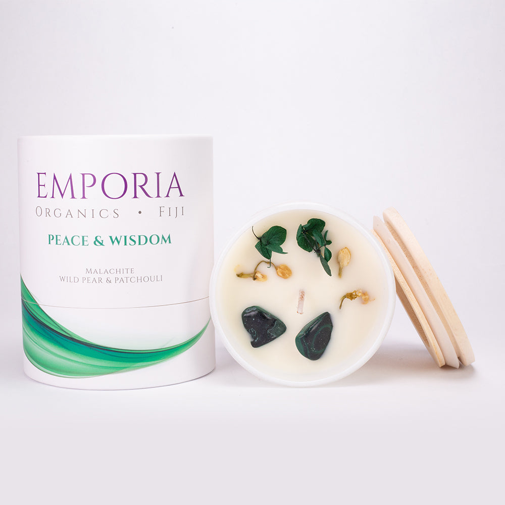 Emporia Organics Duftkerze im Glas: Fidschi - PEACE & WISDOM, mit Malachit, Duft: Wildbirne und Patchouli, 100% Sojawachs, 230 g