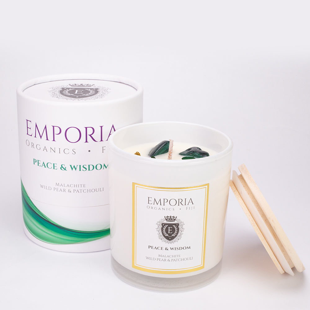 Emporia Organics Duftkerze im Glas: Fidschi - PEACE & WISDOM, mit Malachit, Duft: Wildbirne und Patchouli, 100% Sojawachs, 230 g