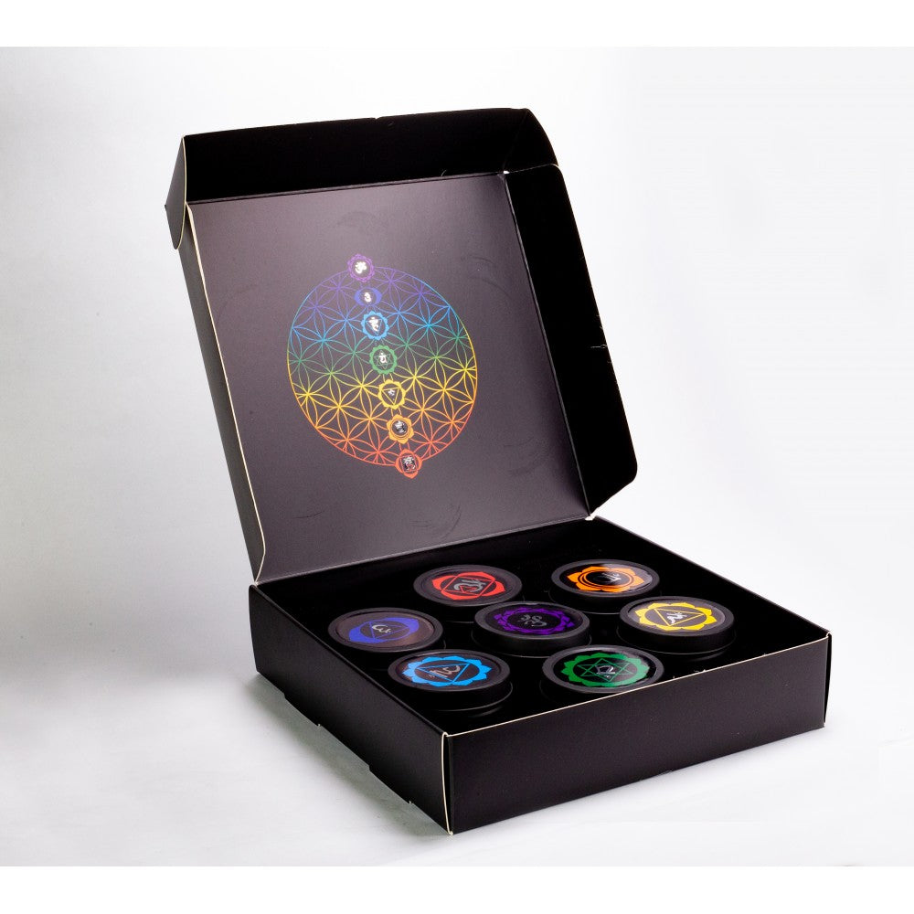 9-teiliges Emporia Geschenkset mit Chakra-Kerzen (7 Stück), Chakra-Halskette und Chakra-Armband mit Amethyst, Lapislazuli, Zitrin, grünem Aventurin, Tigerauge, rotem Jaspis und Bergkristall