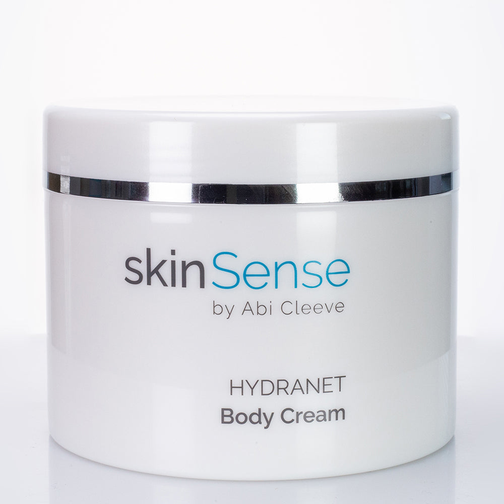 SkinSense 2 Step Body Prep & Prime Kollektion: ein Set mit SkinSense Körpercreme 400ml und Körperpeeling 200ml
